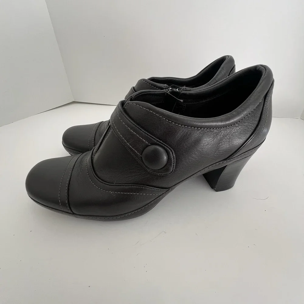 Clarks Artisan Active Air Women's Black Leather Booties Side Zip Size 9.5